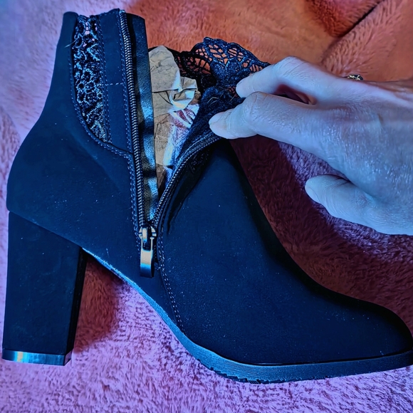 NWT SEXY💋 8.5 Black velvety suede with lace trim high block heels ankle boots - Picture 7 of 8